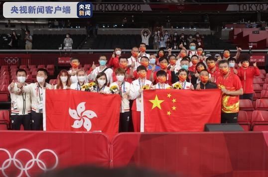 乒乓球女团金牌和铜牌都属于中国！中国队和中国香港队赛后合影