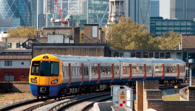 英国铁路罢工告一段落 火车出行未完全恢复