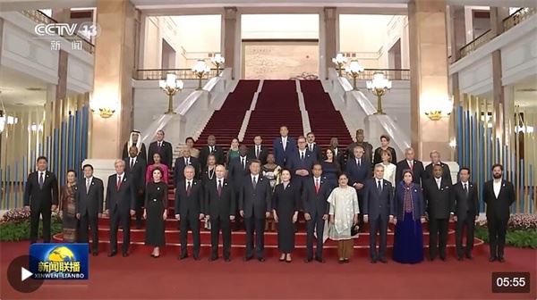 习近平和彭丽媛为出席第三届“一带一路”国际合作高峰论坛的国际贵宾举行欢迎宴会