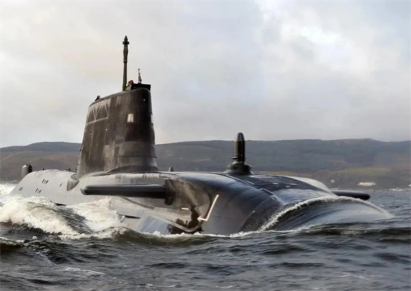 长满海草、陈旧低效，英国核潜艇也没落了？