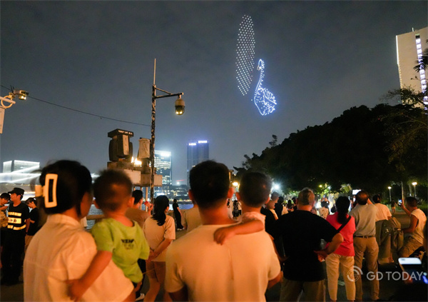 Hundreds of drones formed a rocket launch pattern over Bai'etan