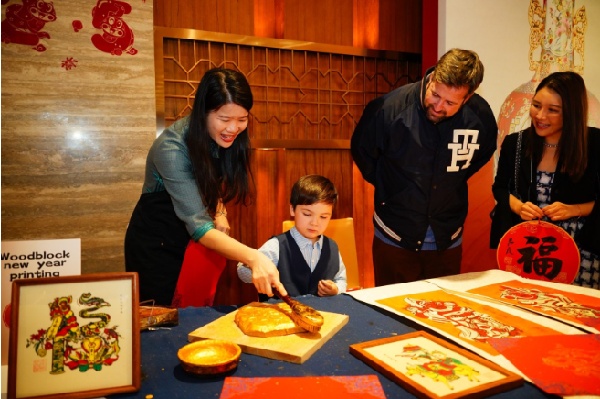 Guangdong hosts Chinese New Year Eve's Feast for global friends to celebrate reunion