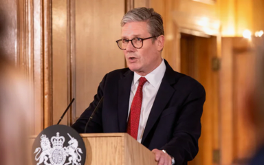 斯塔默与卡塔尔埃米尔通话：持续提供防御支持