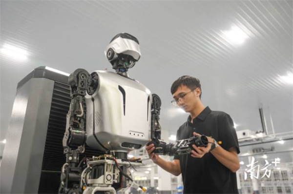 广东人形机器人“超级工厂”，如何练成？