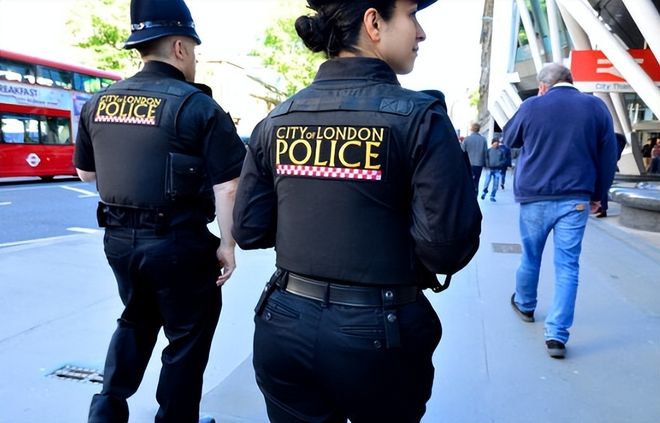 英国警方逮捕两名涉嫌策划恐袭的男子