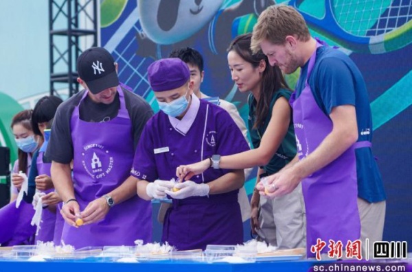成都公开赛：不只挥拍，更在“挥动”消费