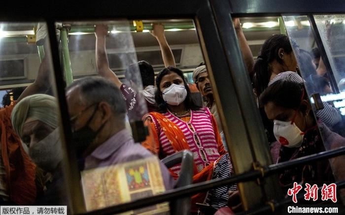 印度新冠肺炎累计确诊超500万例 成全球第二国