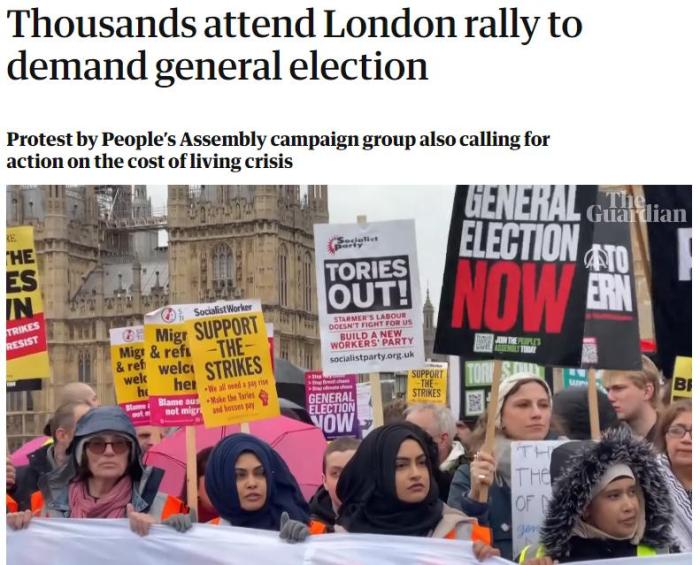 图为伦敦民众举行抗议活动，要求举行大选。图片来源：《卫报》报道截图。